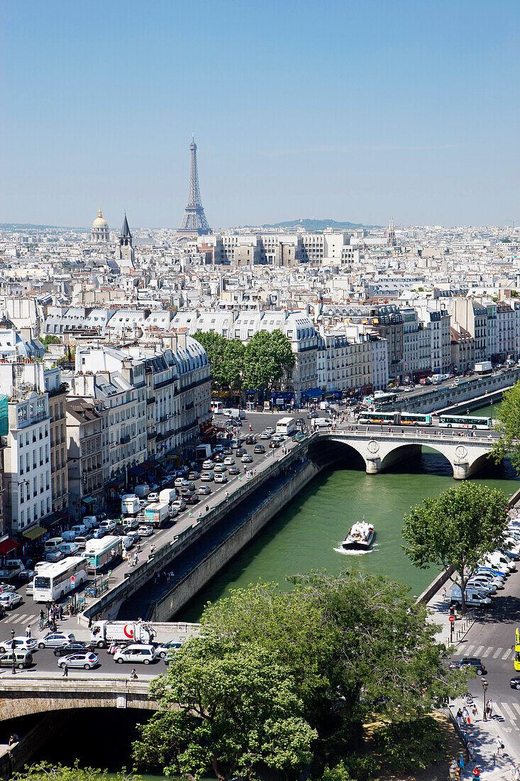 France, Paris, 4th arrondissement, Seine rive view frome Notre Dame cathedral