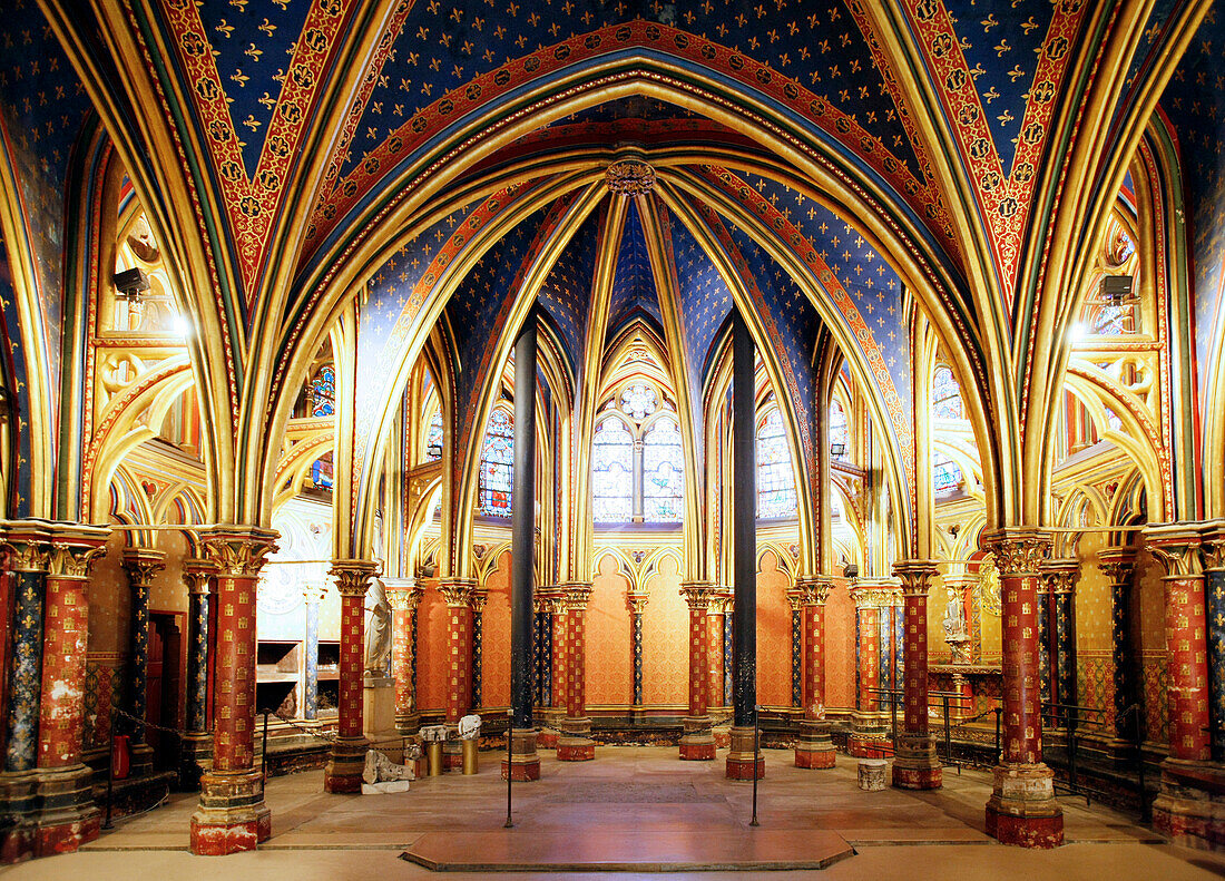 France, Paris, 1st arrondissement, Sainte chapelle, indoors