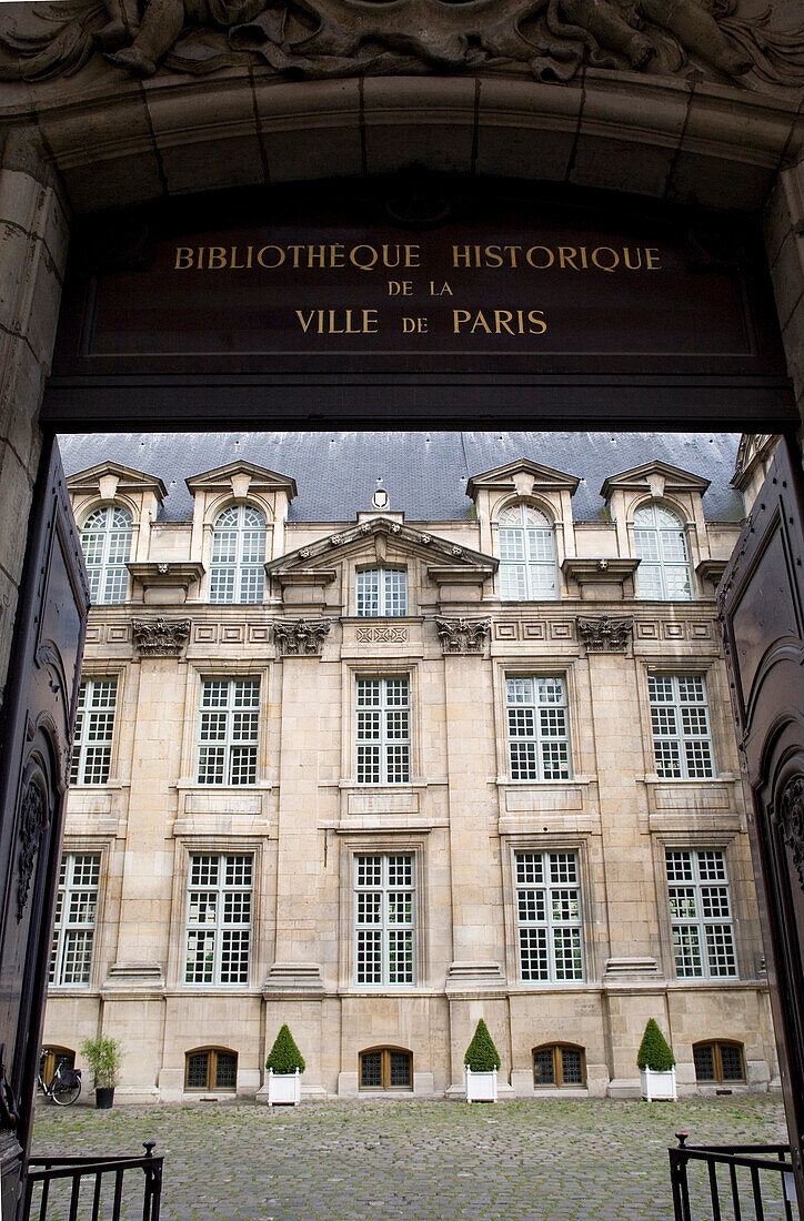 France, Paris, 4th arrondissement, Bibliothèque historique de la ville de Paris, porch