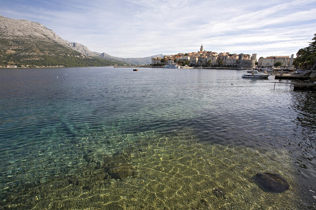 Croatie, Korçula island, Korçula-city in the back