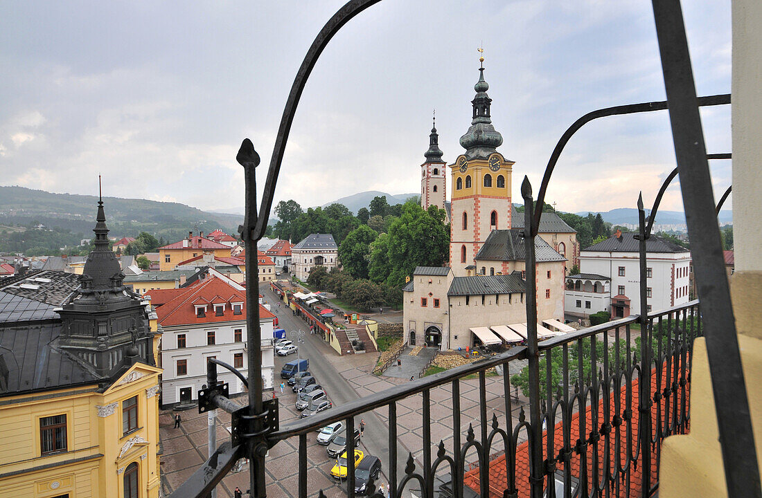 SNP-Museum, Stadtburg und Uhrturm, Banska Bystrica, West- Slowakei, Europa