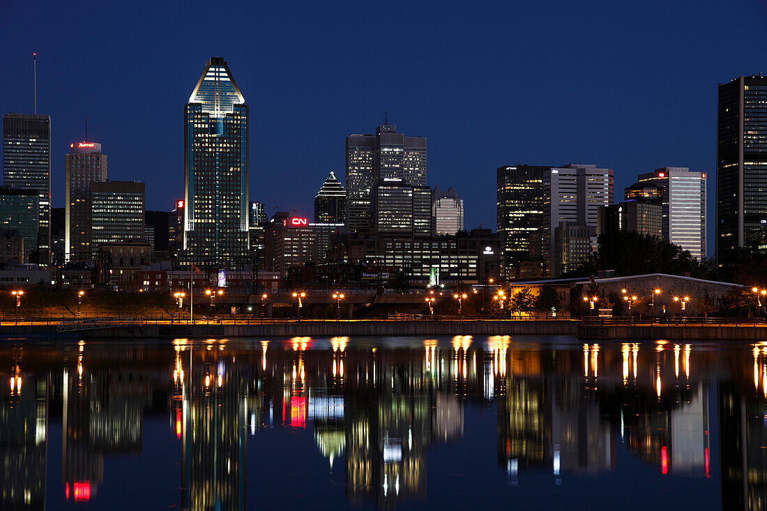 Blick auf Montreal in der Nacht, Quebec, Kanada