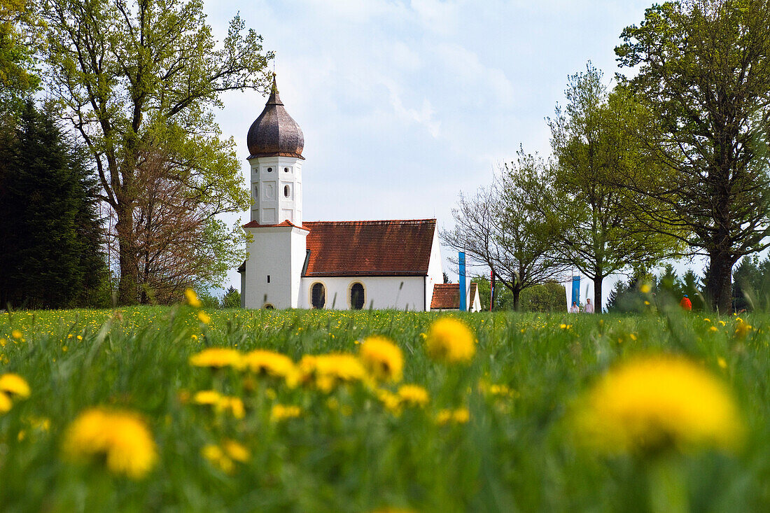 Chapel in spring, Hub-chapel Penzberg, Upper Bavaria, Bavaria, Germany, Europe