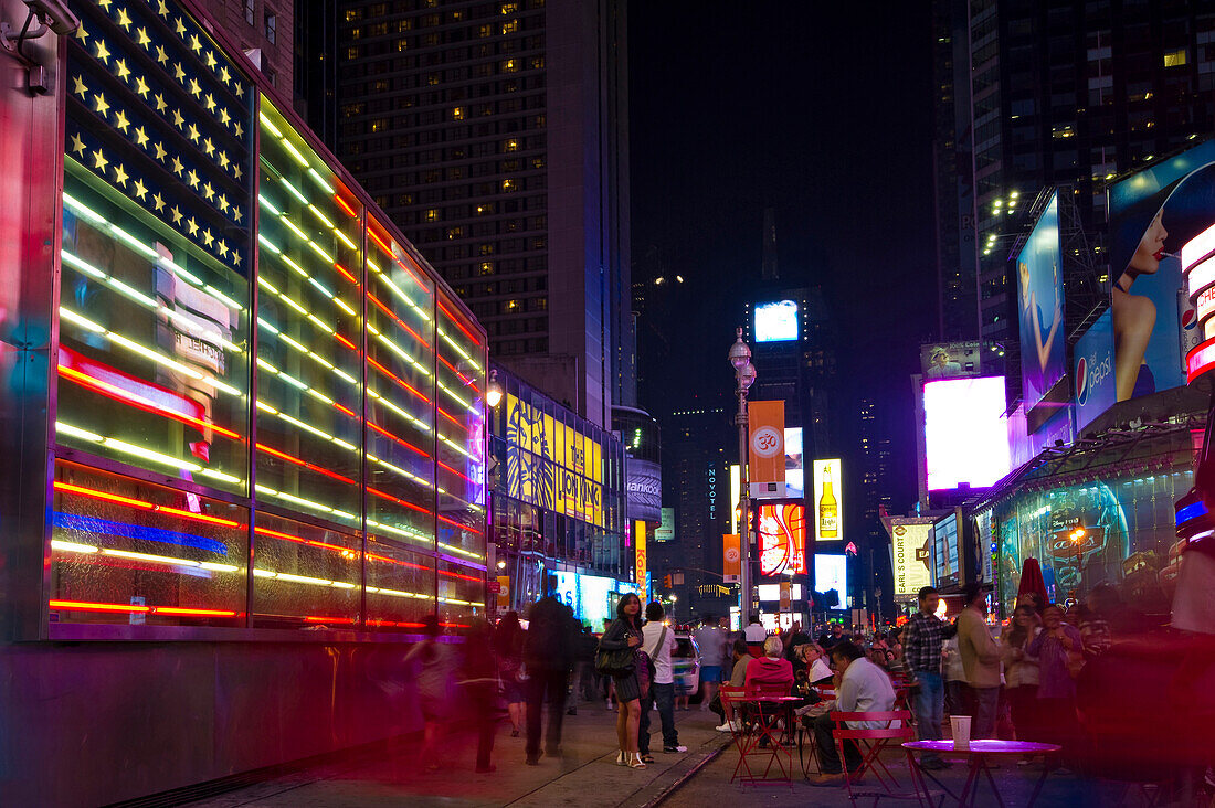 nächtlicher Times Square und Broadway, Manhattan, New York, USA