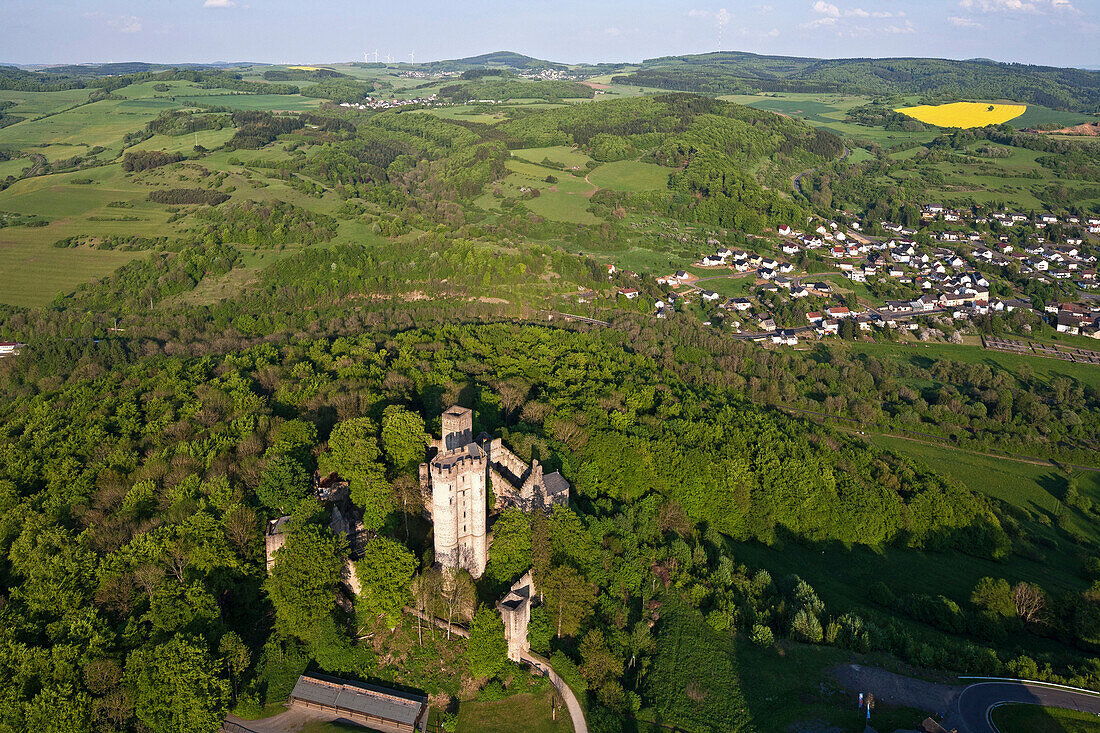 Aerial photo of castle Kasselburg, Gerolstein, Eifel, Rhineland Palatinate, Germany, Europe