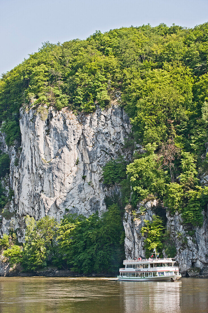 Ausflugsboot auf der Donau, Donaudurchbruch bei Weltenburg, Kehlheim, Bayern, Deutschland, Europa