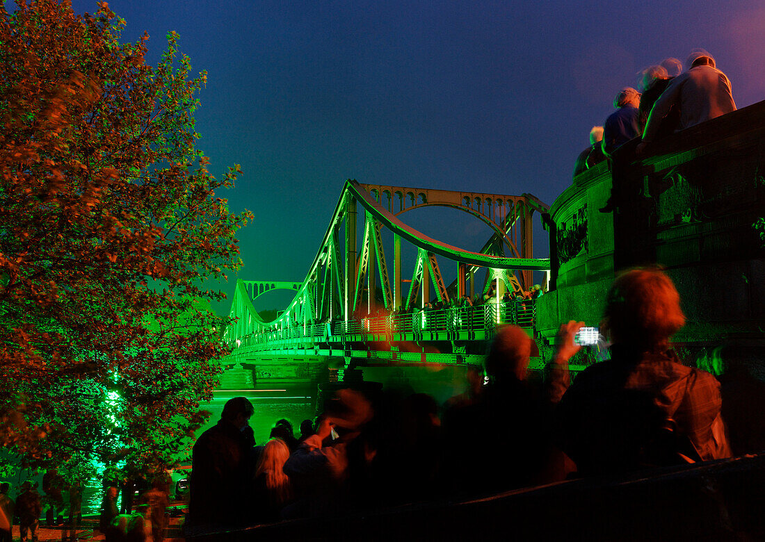 Havel, Agentennacht auf der Glienicker Brücke, verbindet Potsdam mit Berlin, Land Brandenburg, Deutschland