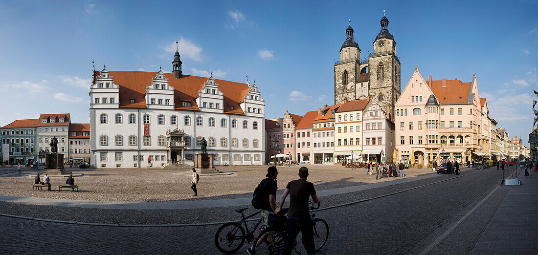 Market square with city hall and parish church of St  Mary, Lutherstadt Wittenberg, Saxony Anhalt, Germany