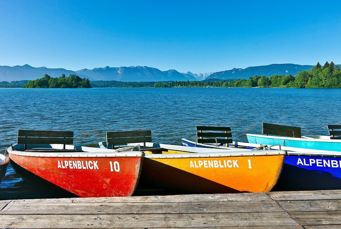 Ruderboote am Staffelsee, Uffing, Oberbayern, Bayern, Deutschland
