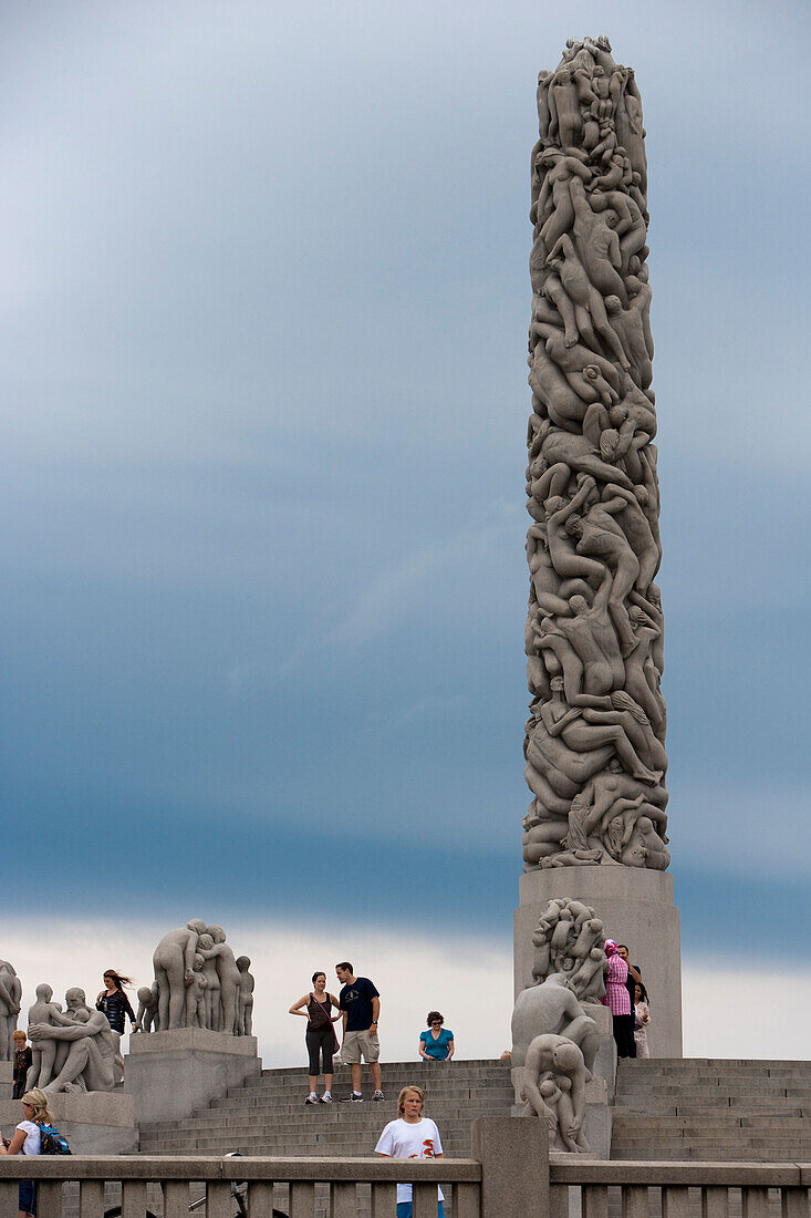 Monolith des Lebens Granitskulptur von Bildhauer Gustav Vigeland im Vigelandsparken Park, Frogner, Oslo, Südnorwegen, Norwegen