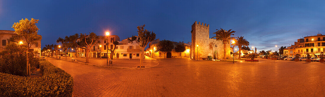 Porta del Moll, historic town gate, 14 century, Alcudia,  Mallorca, Balearic Islands, Spain, Europe