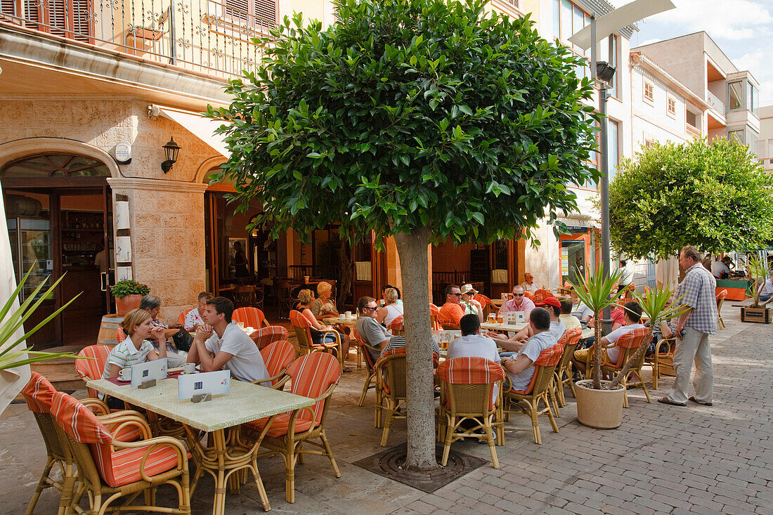 Straßencafe, Arta, Stadt, Mallorca, Balearen, Spanien, Europa