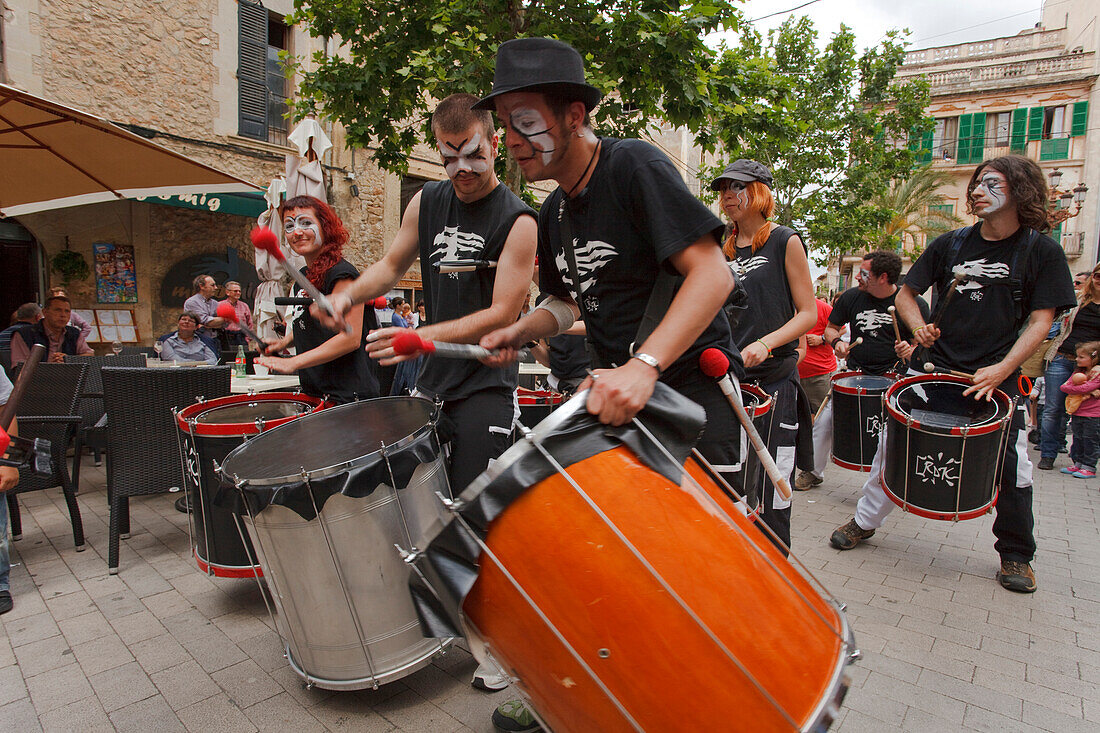 Trobada de Batacudes, Trommel Parade, Festes de Primavera, Frühlingsfest, Manacor, Mallorca, Balearen, Spanien, Europa