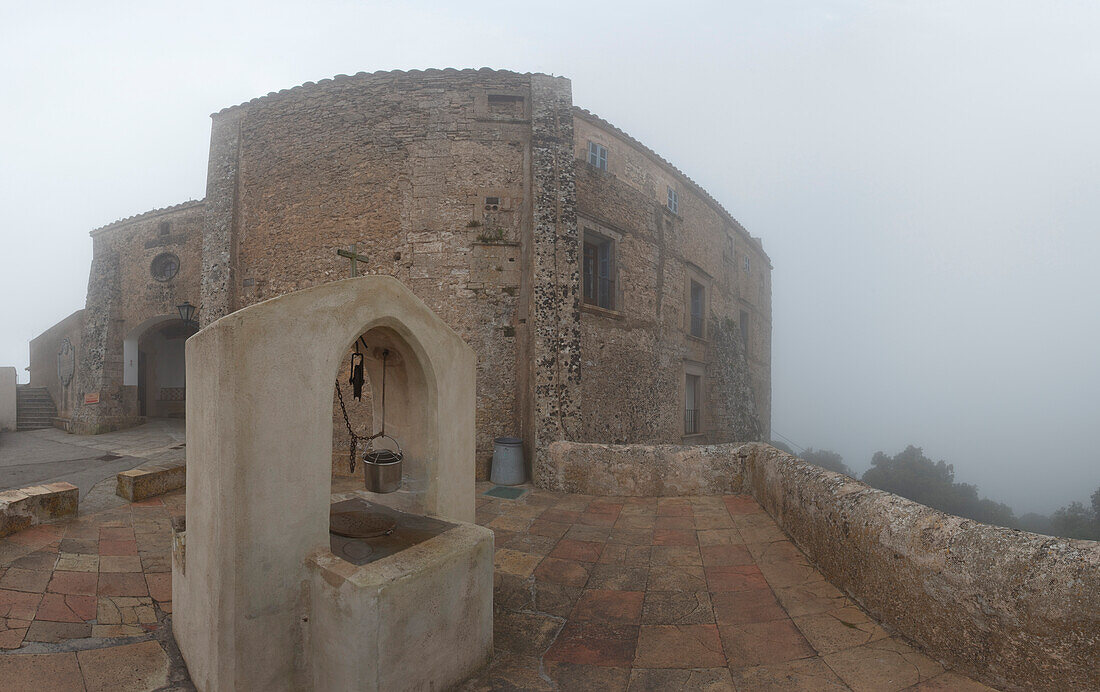 Ermita de Sant Salvator, Kloster, Puig de Sant Salvator, Klosterberg, bei Felanitx, Mallorca, Balearen, Spanien, Europa