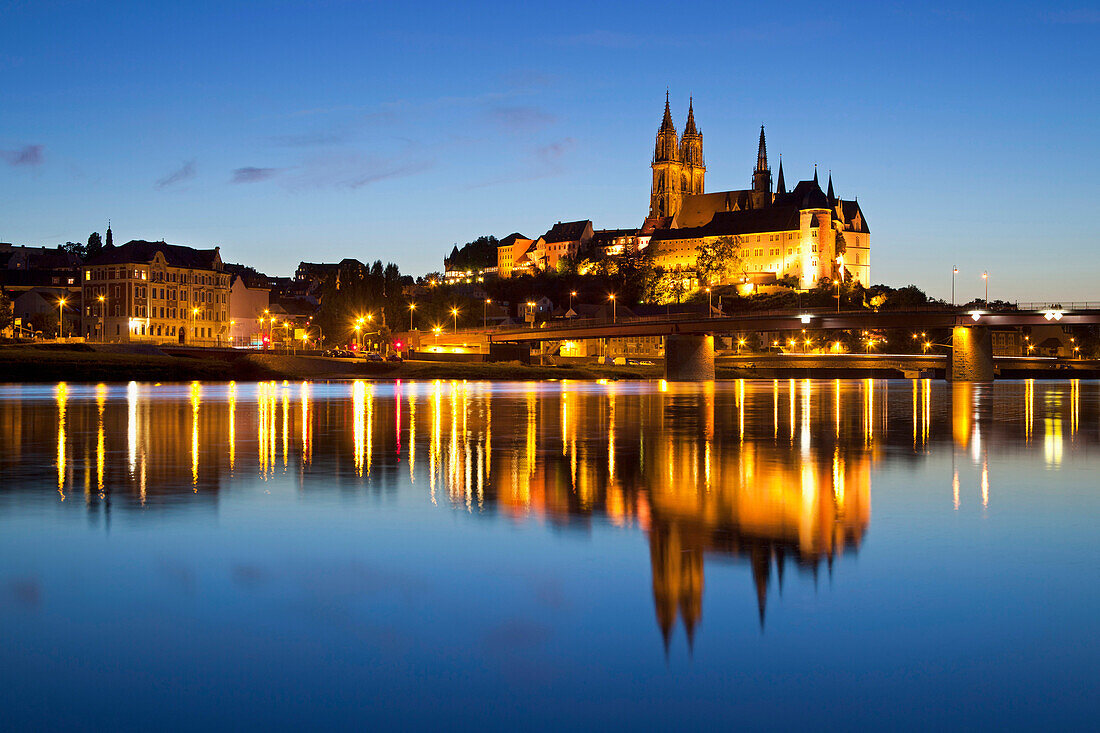 Blick über die Elbe auf Dom und Albrechtsburg am Abend, Meissen, Sachsen, Deutschland, Europa