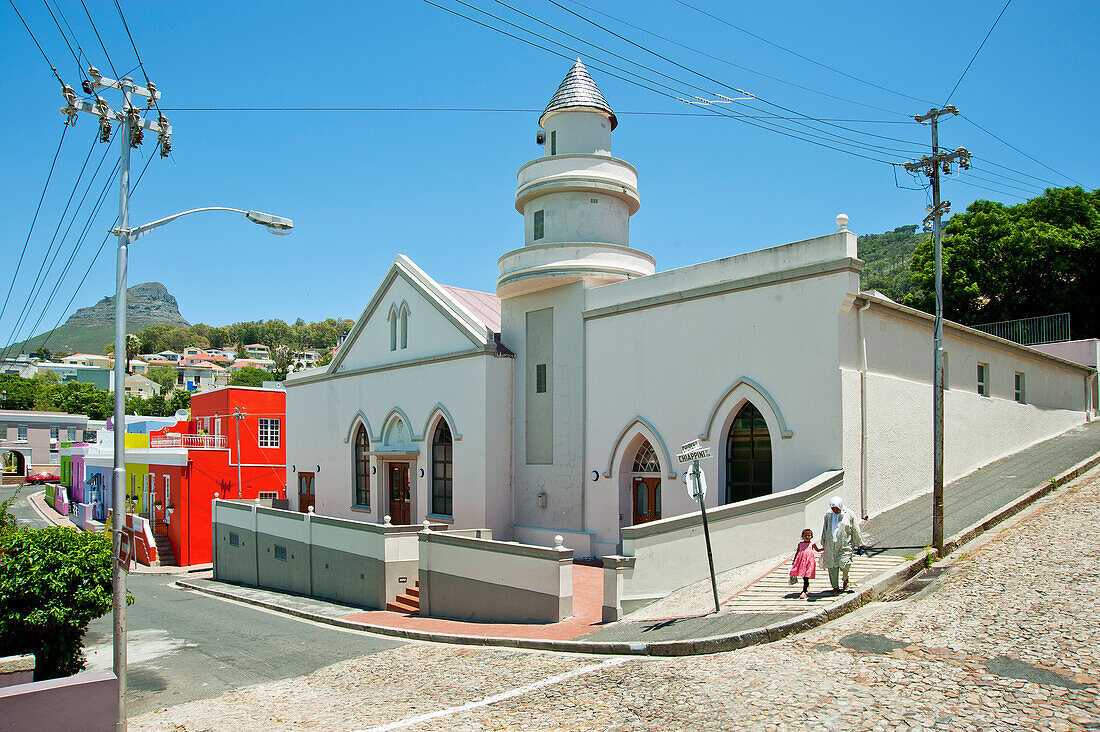 Menschen auf der Strasse im Bo Kaap Quartier, Kapstadt, Südafrika, Afrika