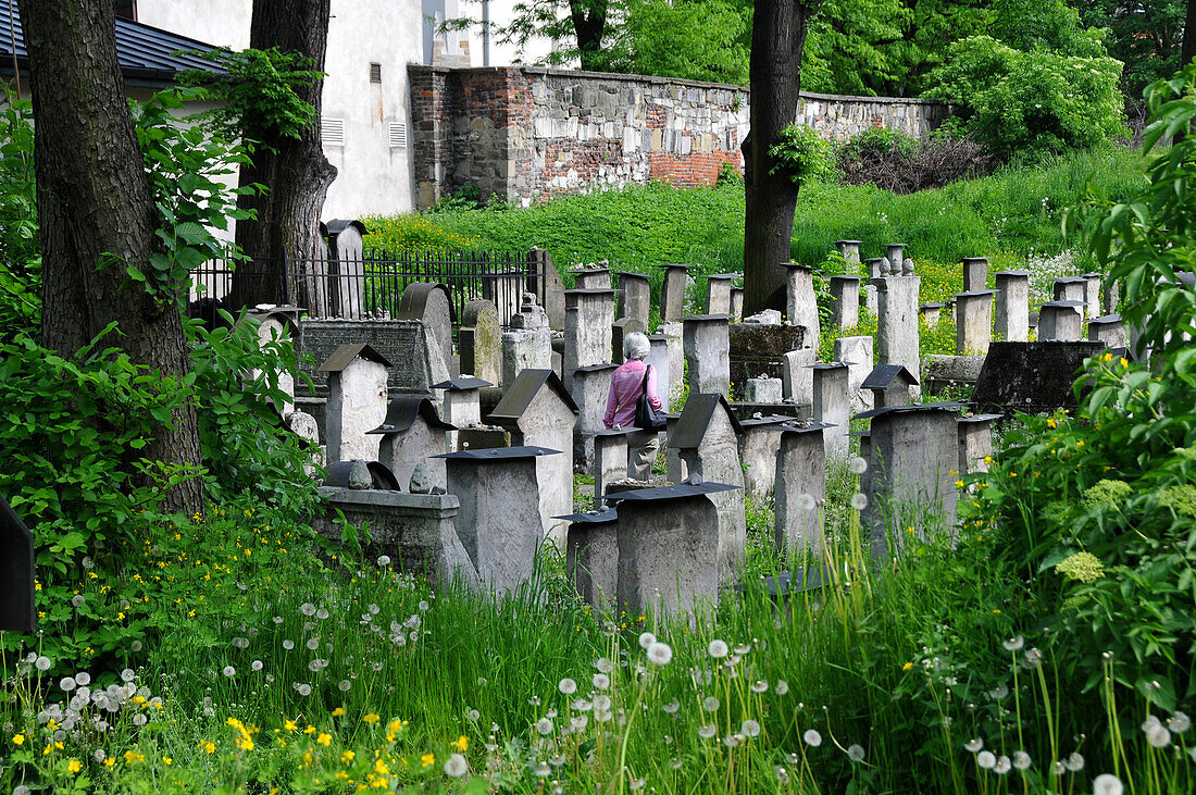 Remuh cemetery in the Jewish quarter Kazimierz, Krakow, Poland, Europe