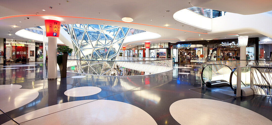 MyZeil ist ein Einkaufszentrum in der Innenstadt von Frankfurt am Main und bildet den Zugang zur Einkaufsstraße Zeil, Frankfurt am Main, Hessen, Deutschland, Europa