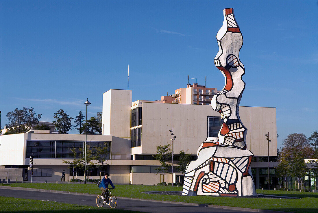 France, Paris region, Vitry sur Seine, sculpture by Jean Dubuffet, The MAC/VAL (Contemporary Art Museum of Val-de-Marne) in background (Architects : Jacques Ripault et Denise Duhart)