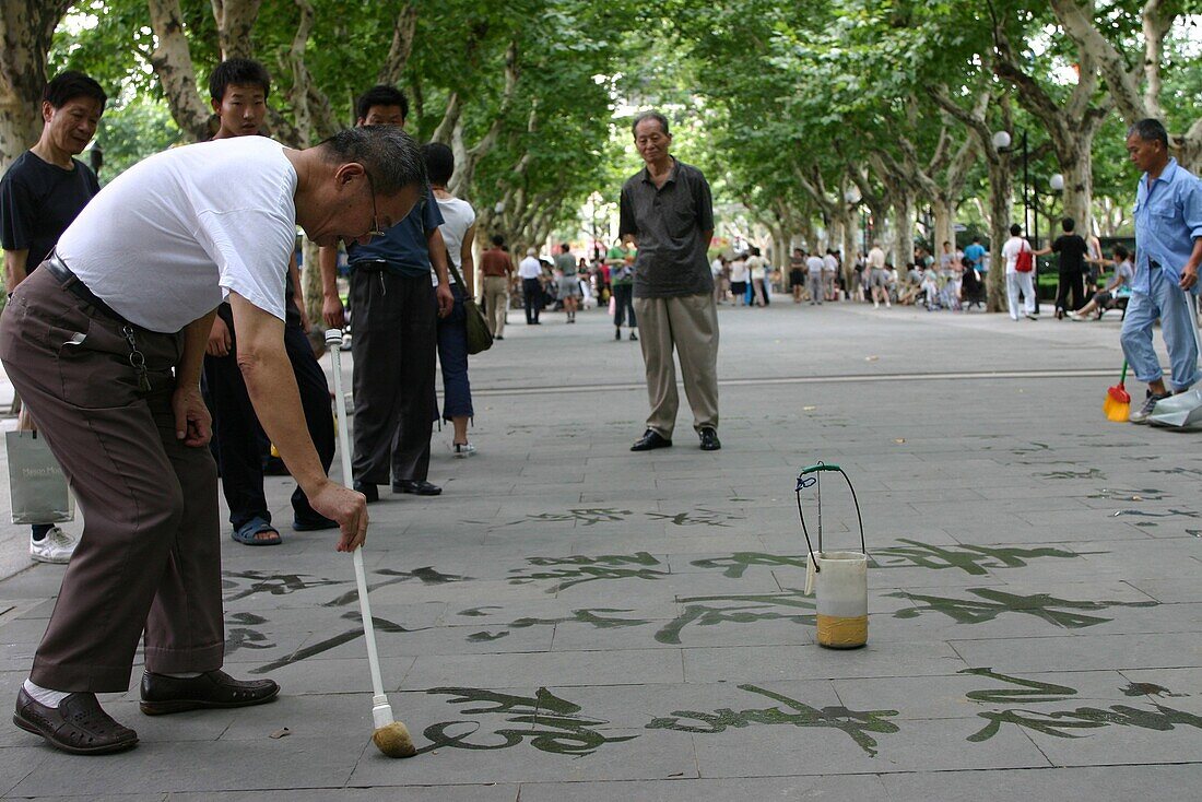 Chine, Shanghai, Water calligraphy in Shanghai