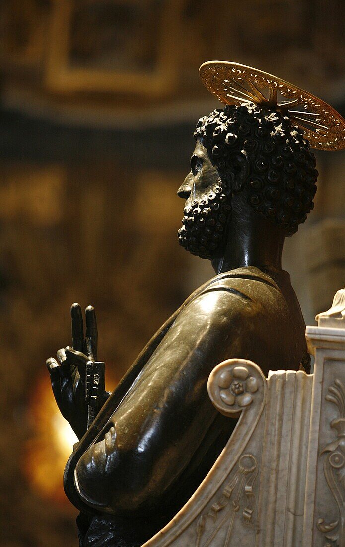 Italie, Latium, Rome, Statue of Saint Peter in St Peter's basilica