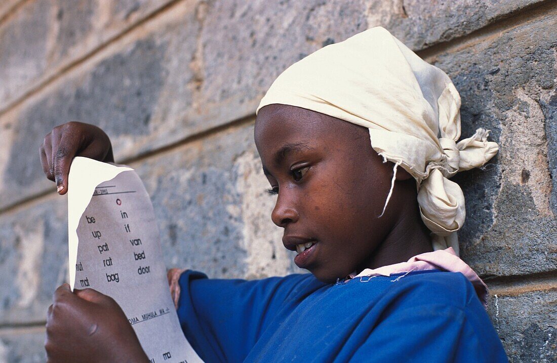 Kenya, Nairobi, Kibagare schoolgirl studying