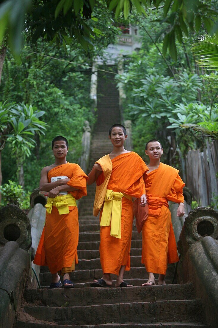 Laos, Luang Prabang, Buddhist monks in Luang Prabang