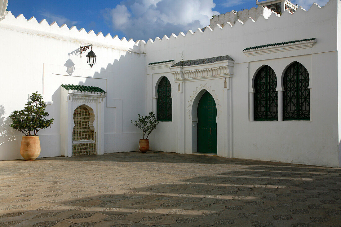 Africa, Maghreb, North africa,Morocco, Asilah (region of Tangier-Tetouan, door of Raissouni palace on portuguese walls