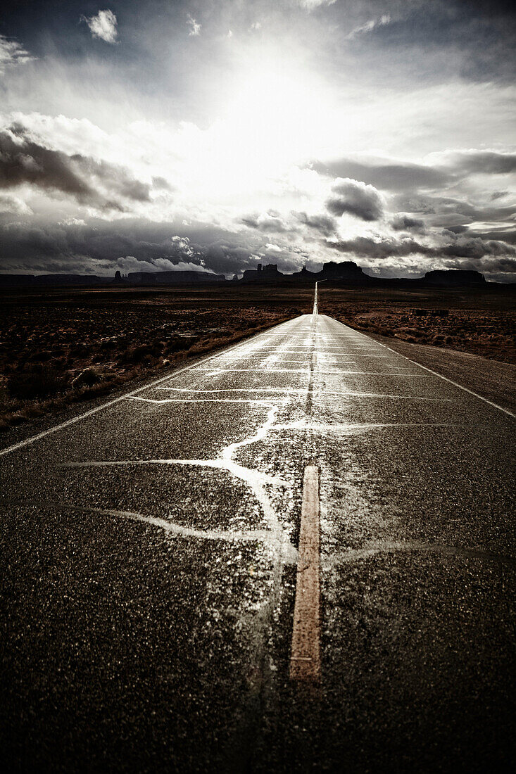 Road South through Monument Valley, Utah, USA