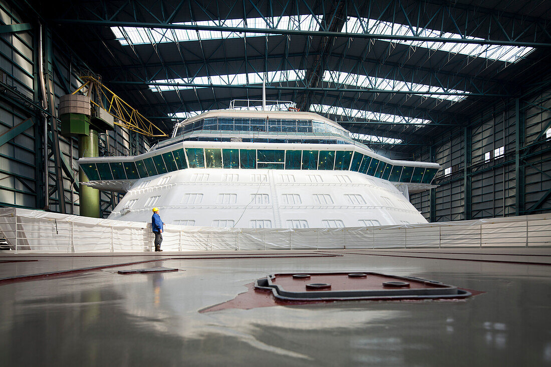 Cruiser under construction in dry dock, Meyer Werft, Papenburg, Lower Saxony, Germany