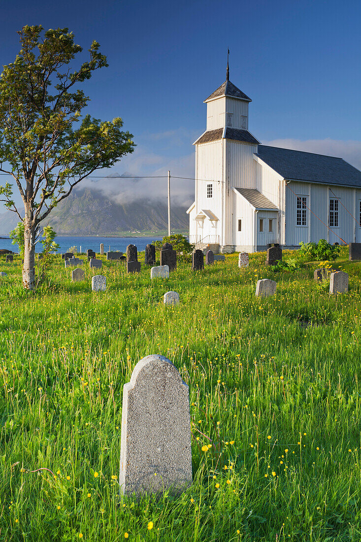Gimsoy Holzkirche, Gimsöy, Gimsoya, Nordland, Norwegen