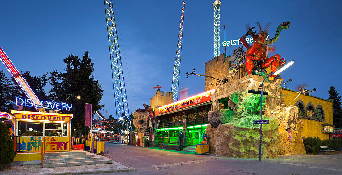 Beleuchtete Geisterbahn am Abend, Prater, 2. Bezirk, Leopoldstadt, Wien, Österreich, Europa