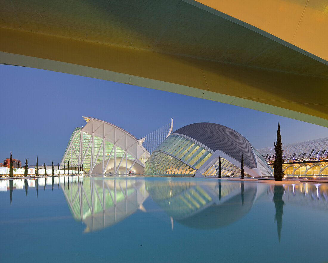 Museo de las Ciencias Principe Felipe and L'Hemispheric in the evening, Ciudad de las Artes y de las Ciencias, Valencia, Spain, Europe