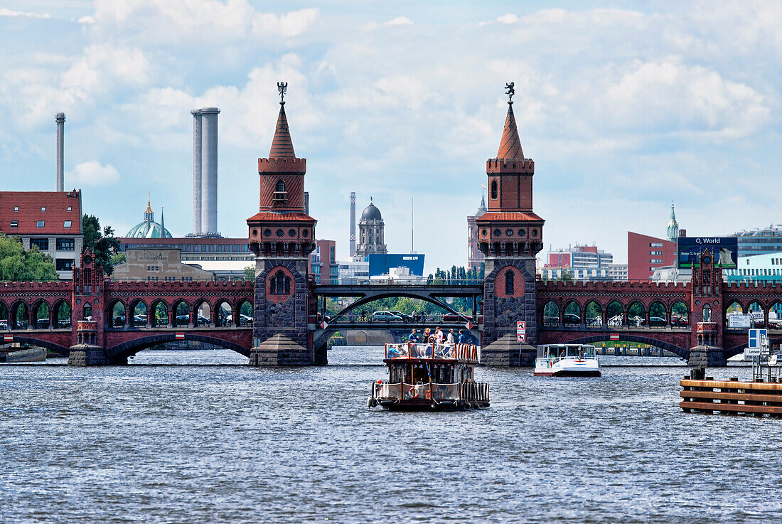 Spree, Boats, Oberbaum Bridge, Friedrichshain, Berlin, Germany