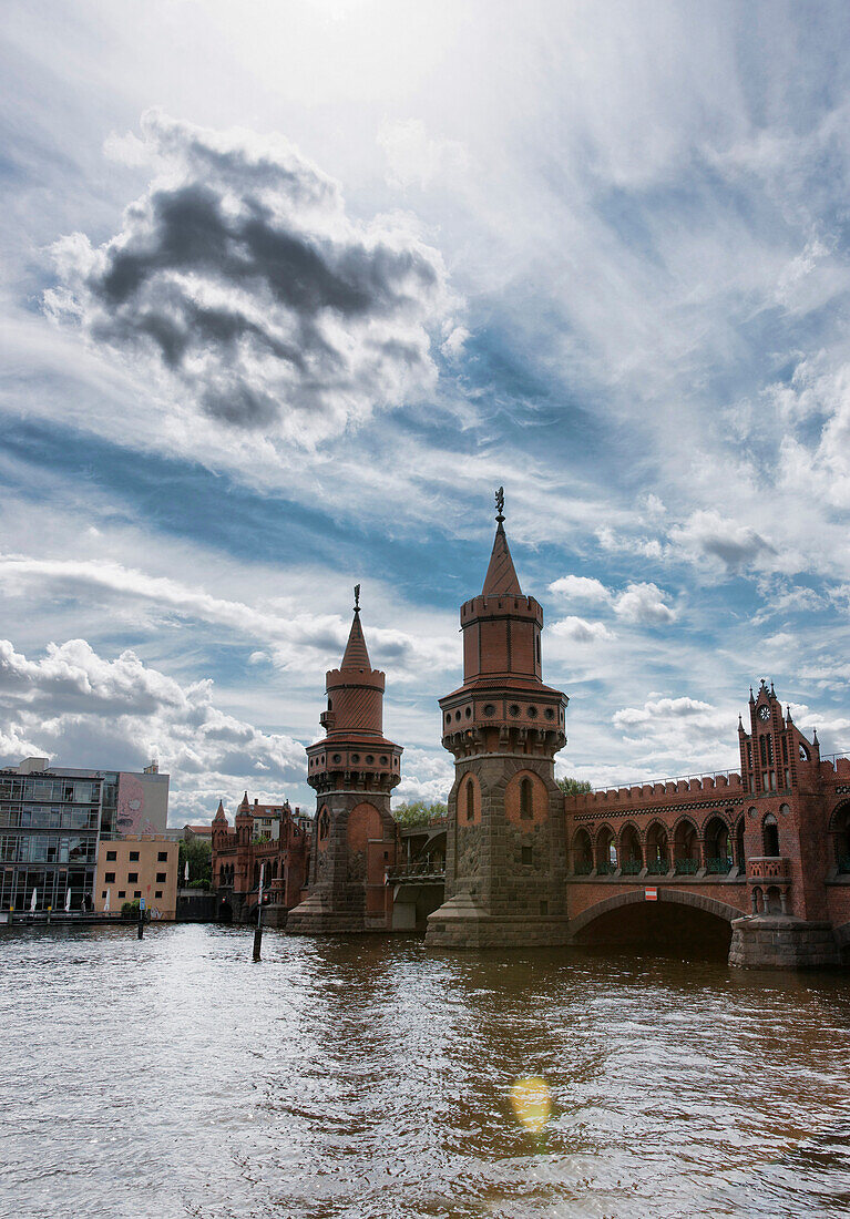 Spree, Oberbaum Bridge, Friedrichshain, Berlin, Germany