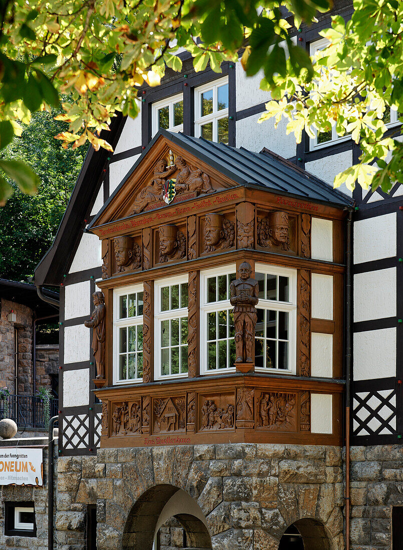Quellenhaus mit dem Grottoneum, Saalfelder Feengrotten, Saalfeld, Thüringen, Deutschland