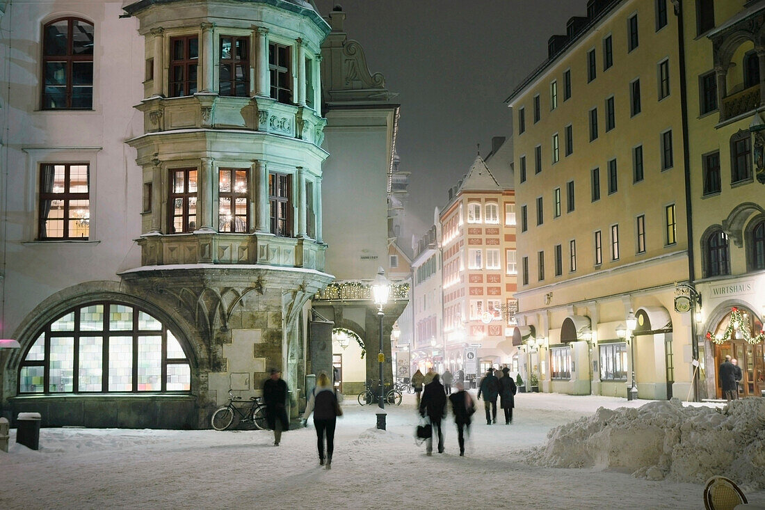 Schnee auf dem Platzl, Altstadt München, Hofbräuhaus