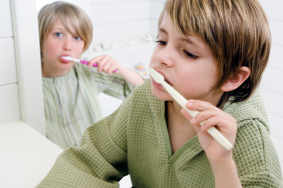 2 boys brushing their teeth
