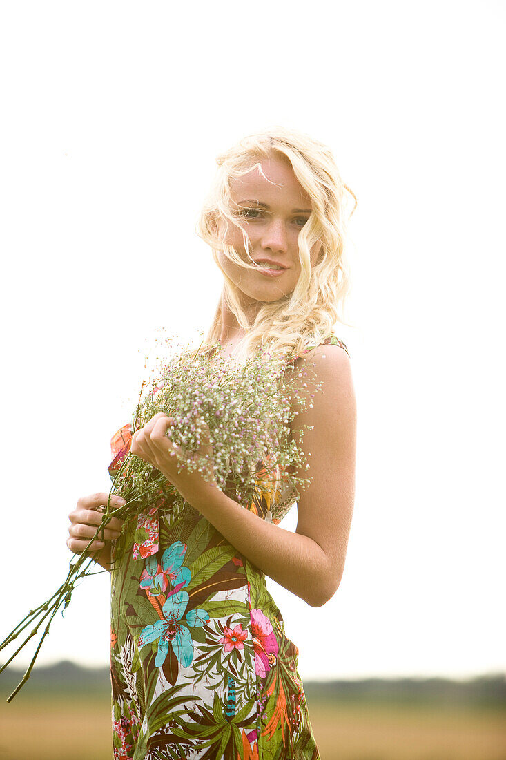 Young woman holding a bunch of flowers