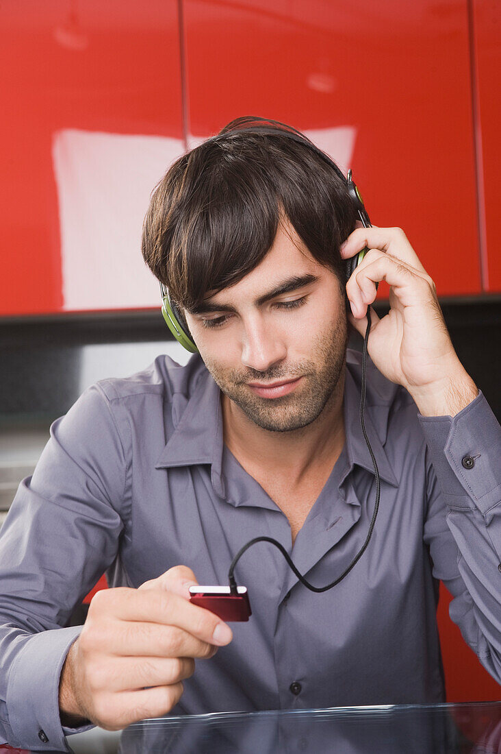 Man listening to an MP3 player