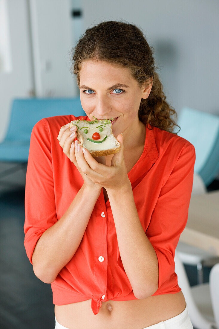 Portrait of a woman eating sandwich