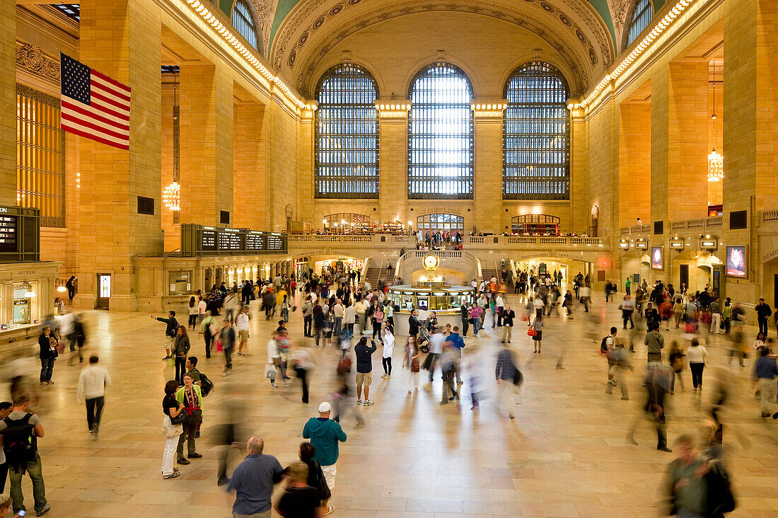 People in the hall of Grand Central Station, Manhattan, New York, USA, America