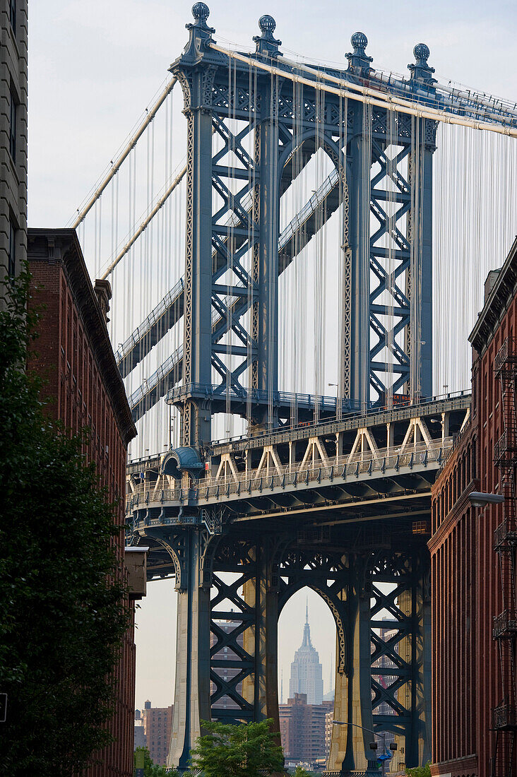 Manhattan Bridge and Empire State Building, Brooklyn, New York, USA, America