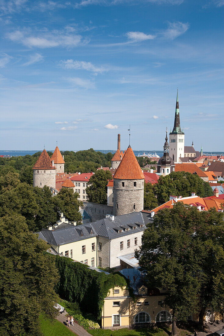 Blick vom Domberg auf Türme und Altstadt, Tallinn, Estland, Europa