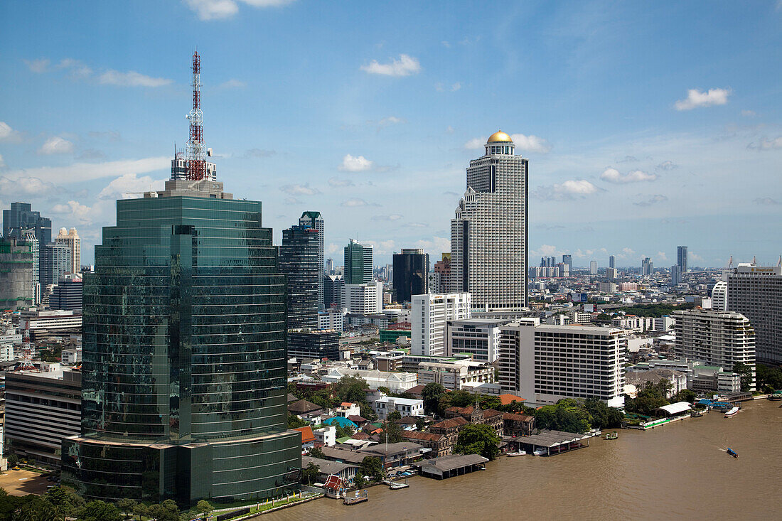 Blick über den Fluss Chao Phraya und Hochhäuser der Stadt, Bangkok, Thailand, Asien