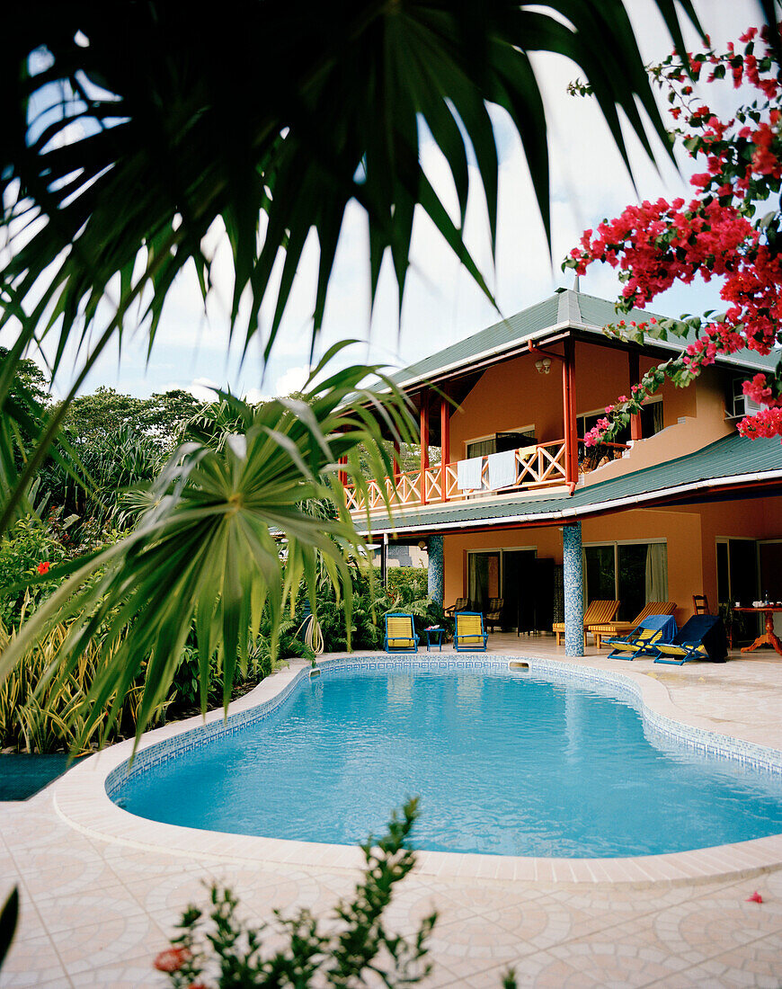 Menschenleerer Pool des La Diguoise Guesthouse in La Passe, La Digue, La Digue and Inner Islands, Republik Seychellen, Indischer Ozean