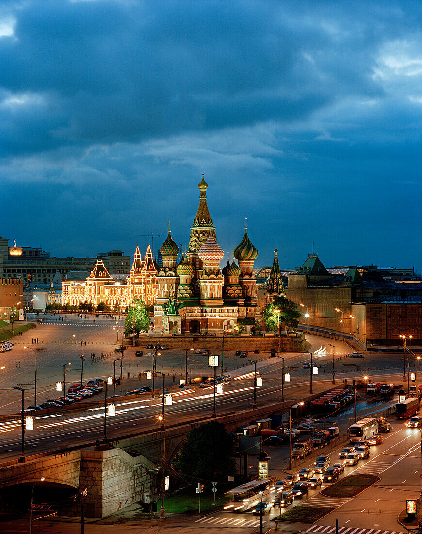 Blick vom Kempinski Hotel über Moskwa auf Basilius Kathedrale, Roten Platz und Kreml, Moskau, Russische Föderation, Russland, Europa