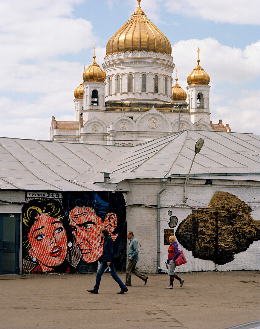 Christ Erlöser Kathedrale hinter den Ateliers und Galerien der Art Strelka, Moskau, Russische Foederation, Russland, Europa