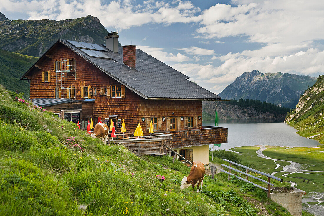 Tappenkarsee hut under clouded sky, Radstaedter Tauern, Lake Tappenkarsee, Salzburg, Austria, Europe