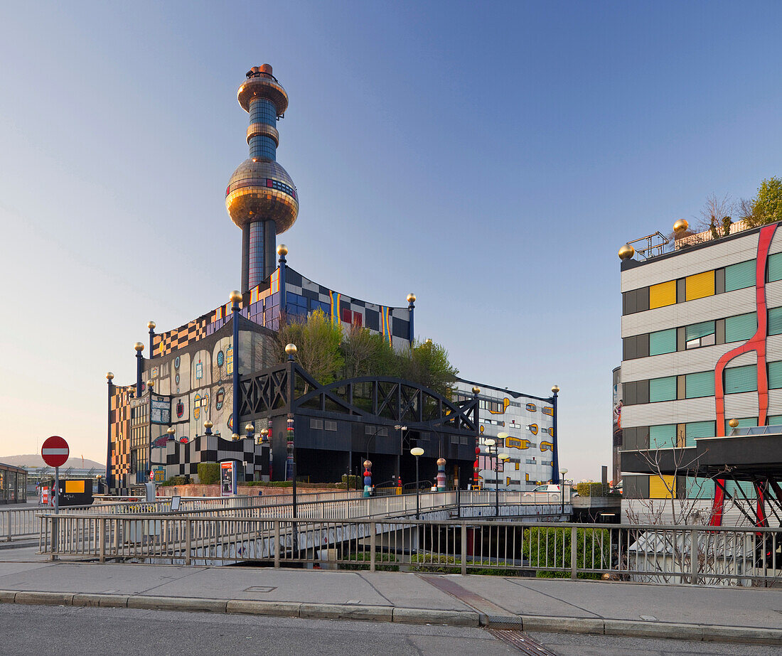 Spittelau incineration plant, designed by Friedensreich Hundertwasser, Althangrund, 9th district, Vienna, Austria